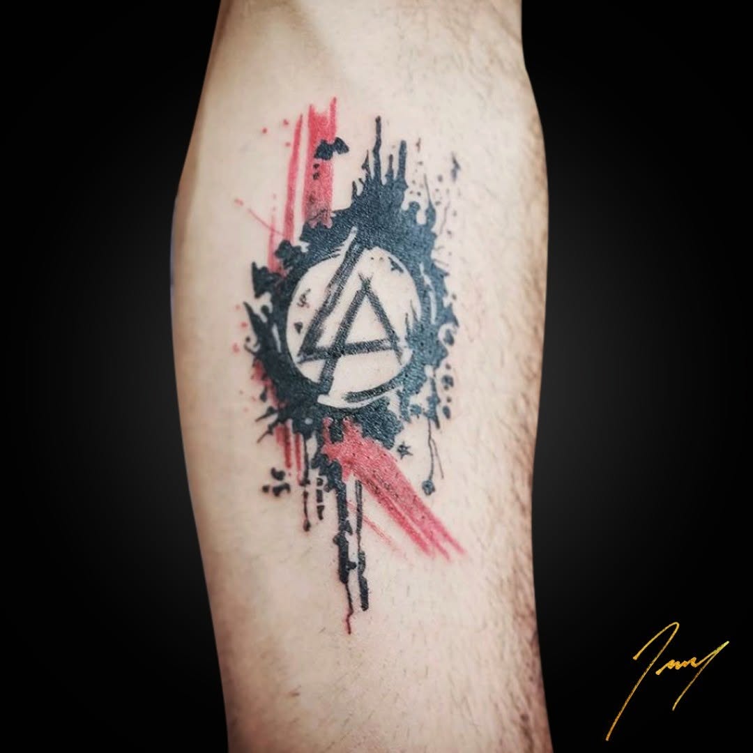 Tatuaje Blackwork Barcelona - blackwork abstracto Trash Polka